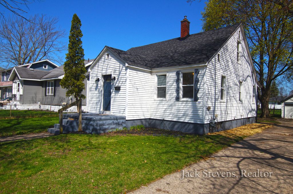 Photo of 694 E Isabella Avenue, Muskegon, MI 49442 (MLS # 26017445)
