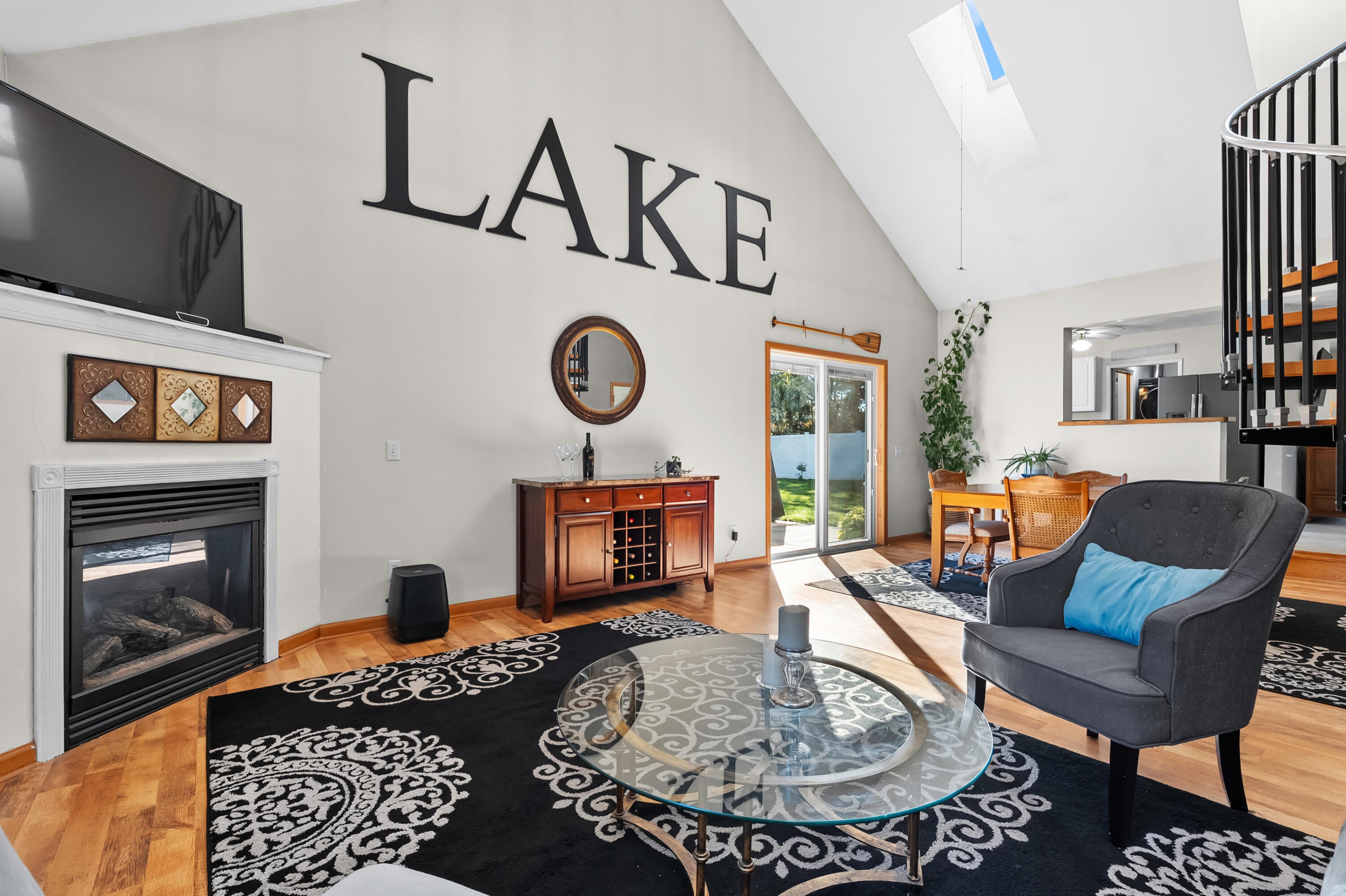 3627 Lakeshore Drive