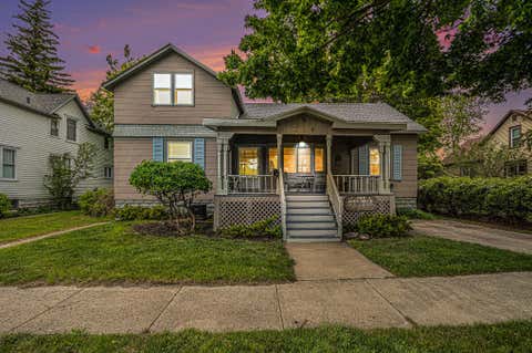 Photo of 706 W Loomis Street, Ludington, MI 49431 (MLS # 26040168)