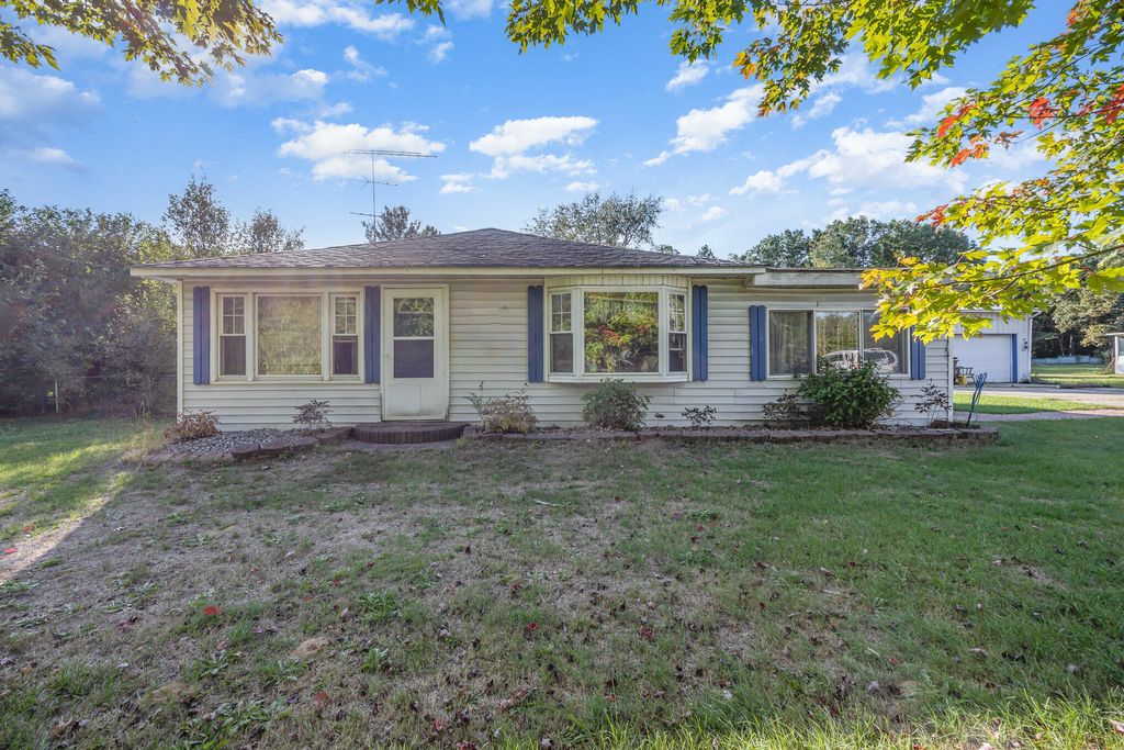 Photo of 10429 Summit Avenue NE, Rockford, MI 49341 (MLS # 25050657)