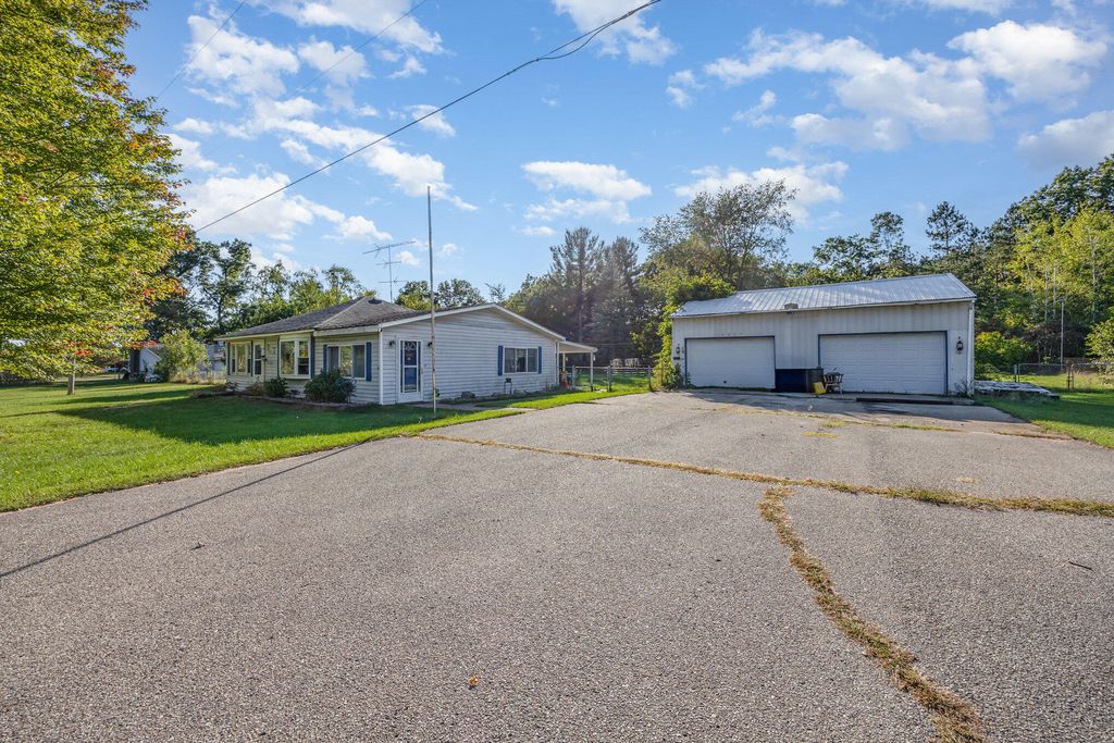 Photo of 10429 Summit Avenue NE, Rockford, MI 49341 (MLS # 25050657)