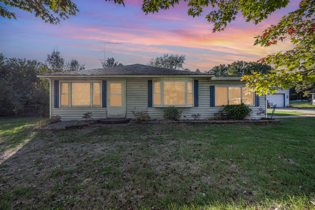 Photo of 10429 Summit Avenue NE, Rockford, MI 49341 (MLS # 25050657)