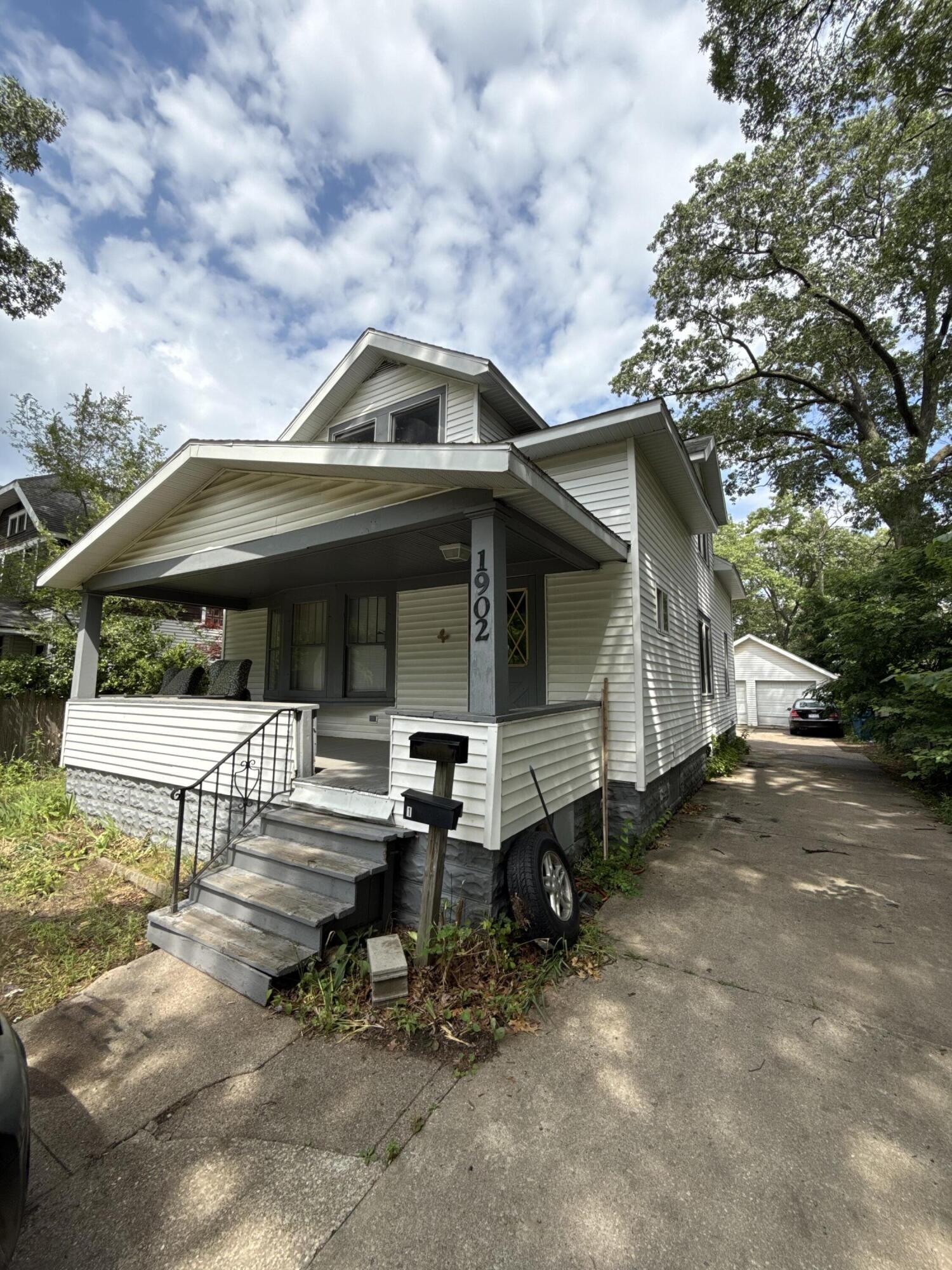 Photo 1 of 23 — 1902 Jefferson Street, Muskegon, MI 49441