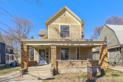 Photo of 921 Fairmount Street SE, Grand Rapids, MI 49506 (MLS # 26008983)