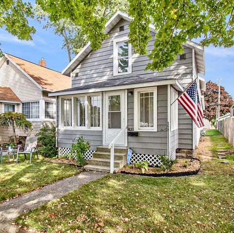 Photo of 420 N Robert Street, Ludington, MI 49431 (MLS # 26017492)