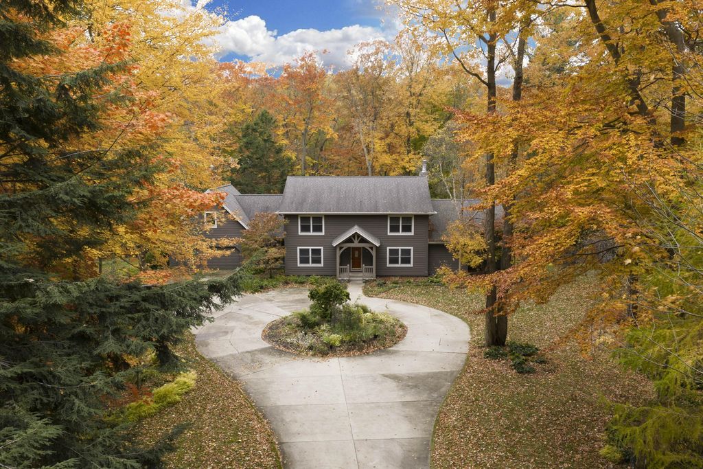 Photo of 6142 Scenic Woods Circle N, Muskegon, MI 49445 (MLS # 25056875)