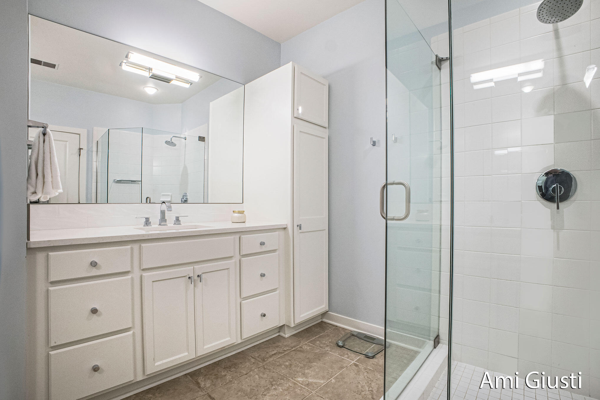 Grand Rapids, Michigan 49546, United States, 3 Bedrooms Bedrooms, ,2 BathroomsBathrooms,Residential,Active,219821