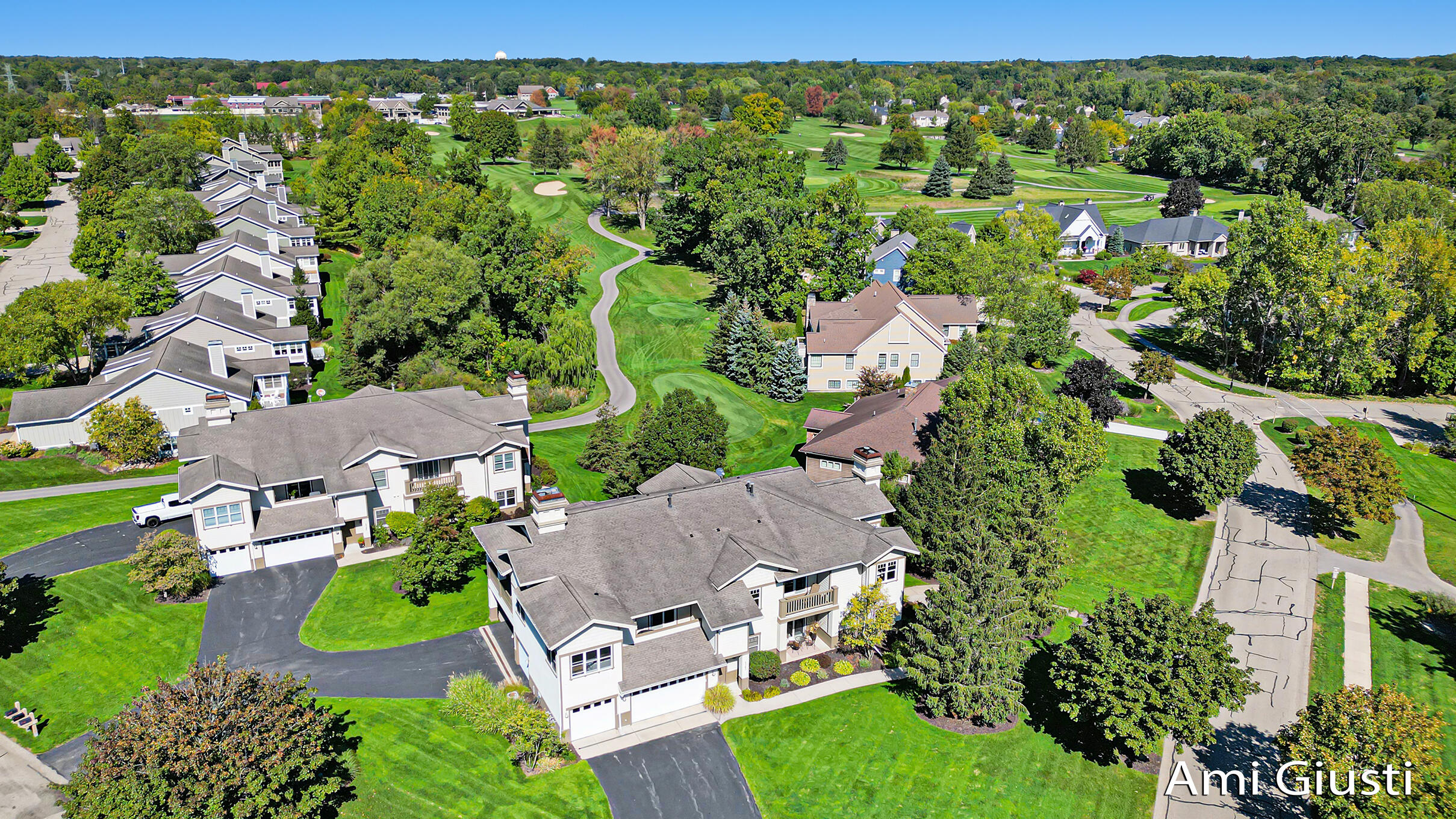 Grand Rapids, Michigan 49546, United States, 3 Bedrooms Bedrooms, ,2 BathroomsBathrooms,Residential,Active,219821