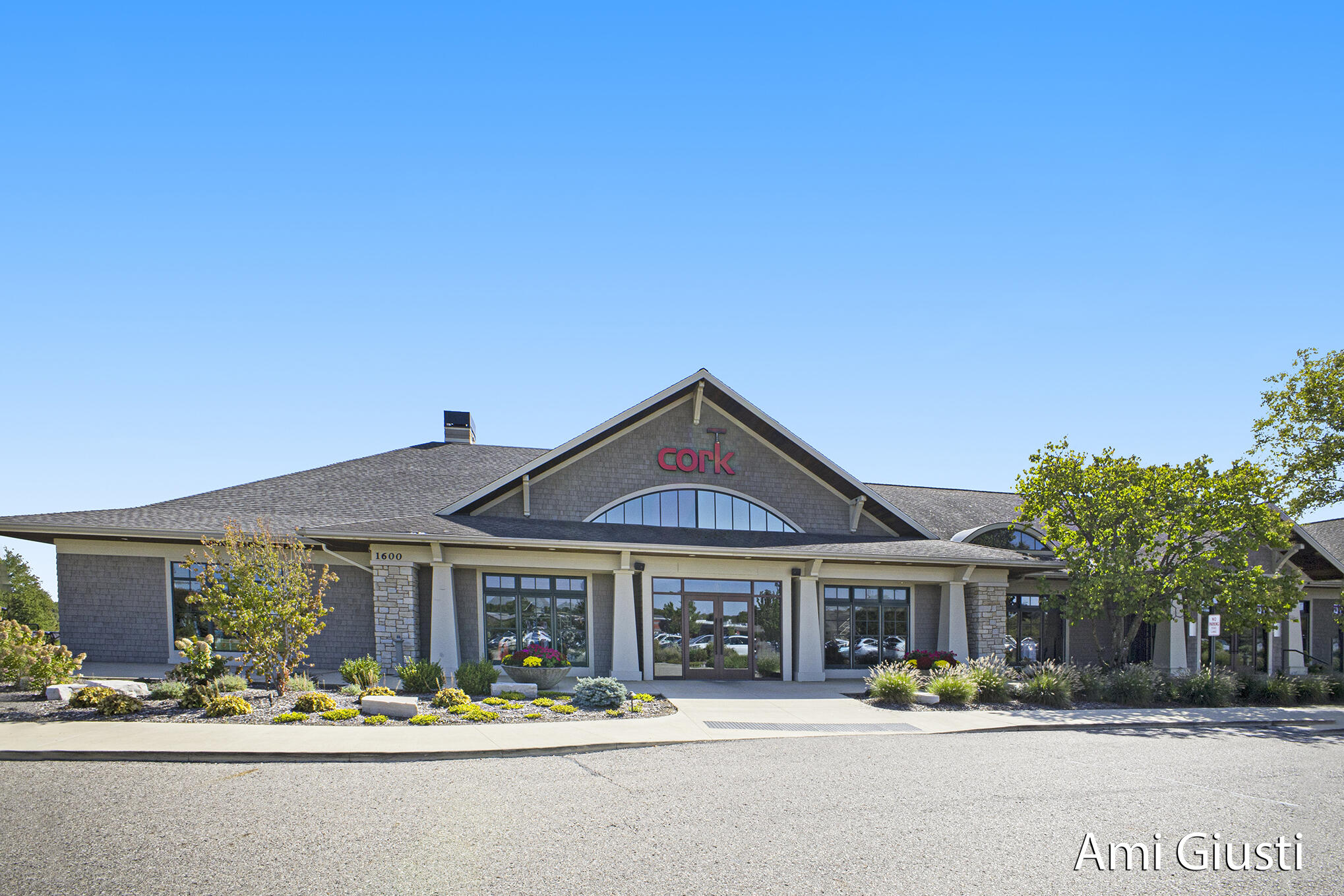 Grand Rapids, Michigan 49546, United States, 3 Bedrooms Bedrooms, ,2 BathroomsBathrooms,Residential,Active,219821