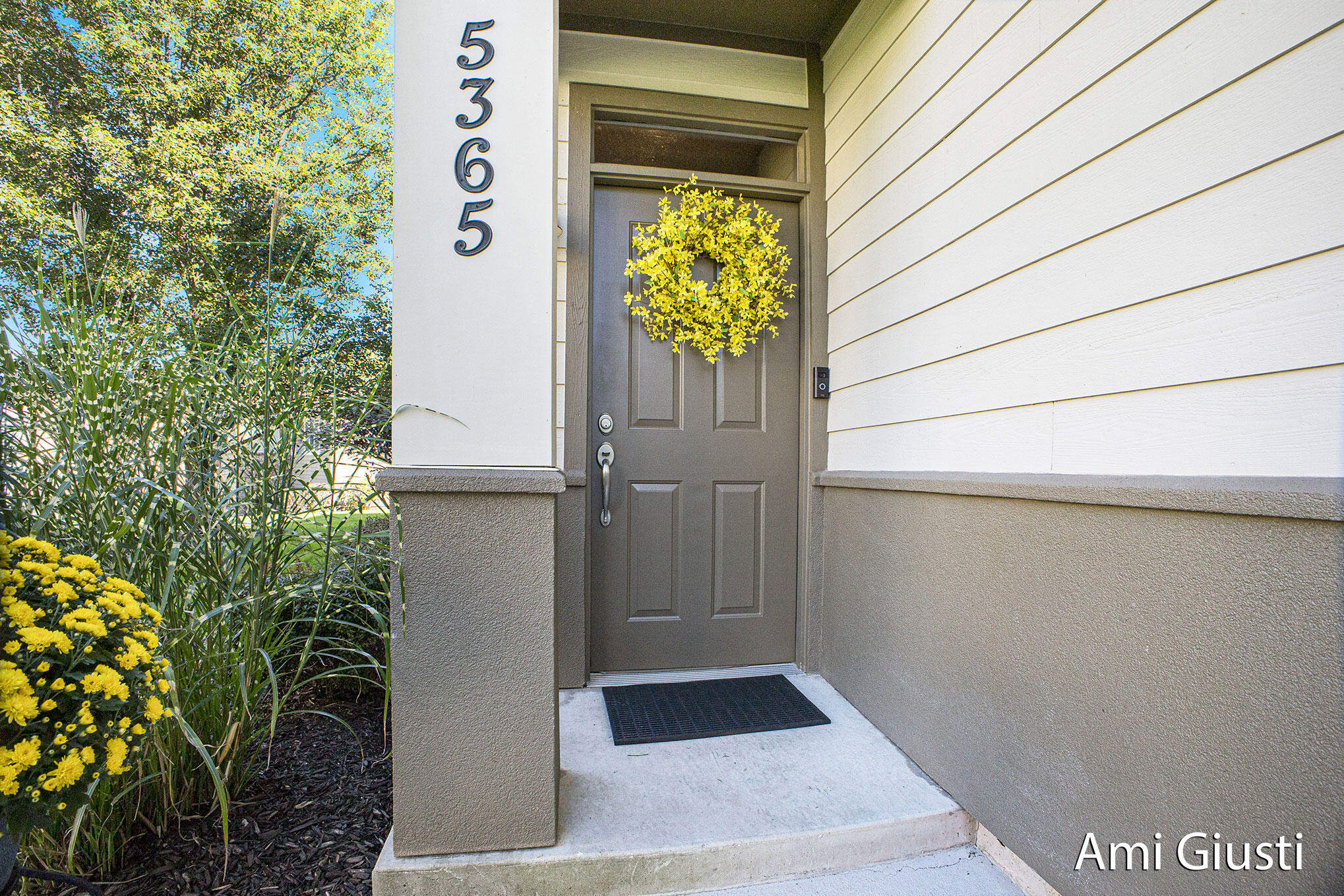 Grand Rapids, Michigan 49546, United States, 3 Bedrooms Bedrooms, ,2 BathroomsBathrooms,Residential,Active,219821