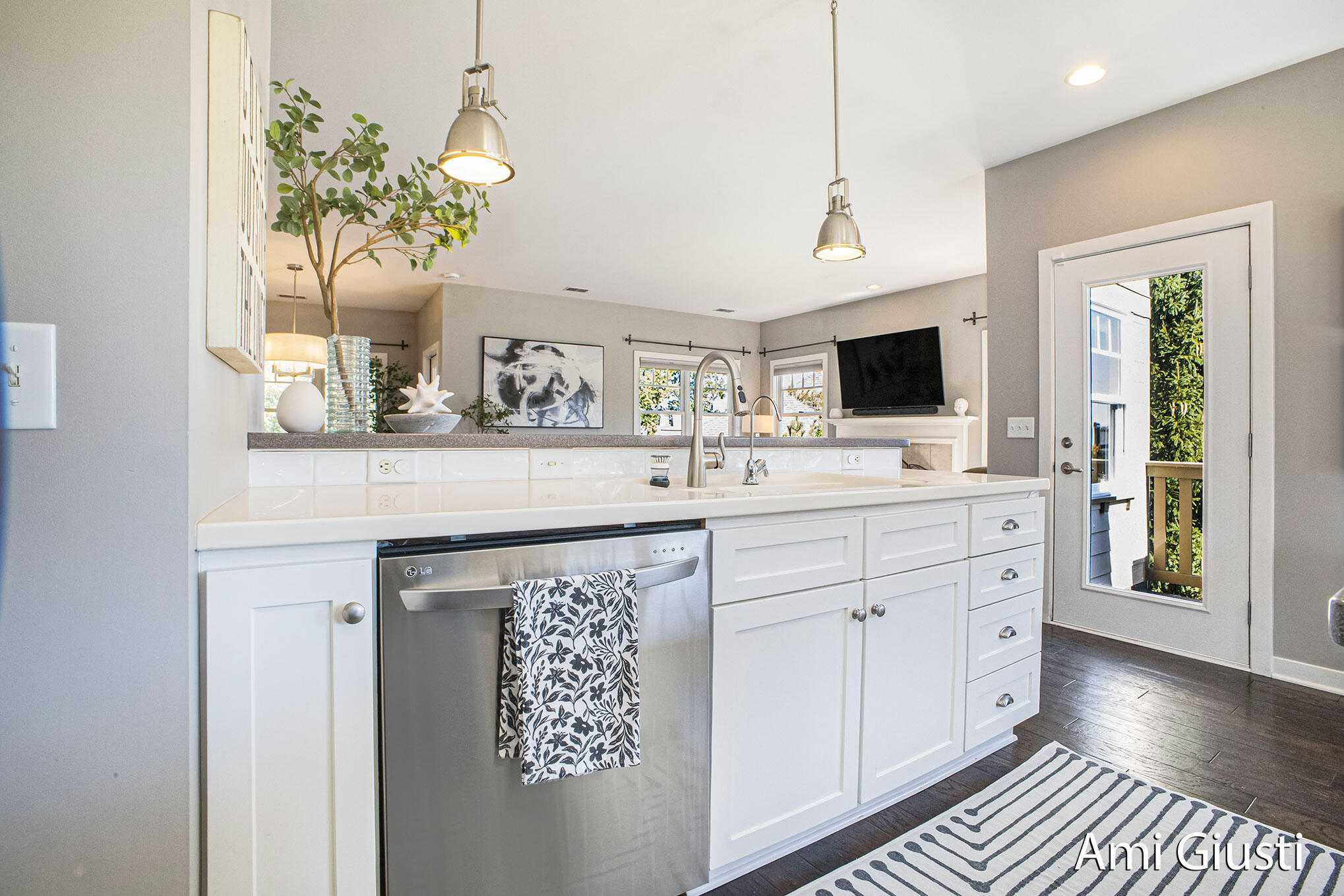 Grand Rapids, Michigan 49546, United States, 3 Bedrooms Bedrooms, ,2 BathroomsBathrooms,Residential,Active,219821