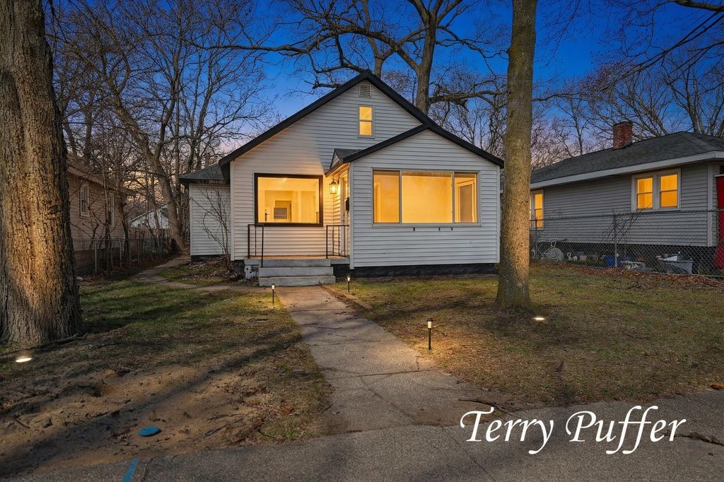 Photo of 2913 Howden Street, Muskegon, MI 49444 (MLS # 26015094)