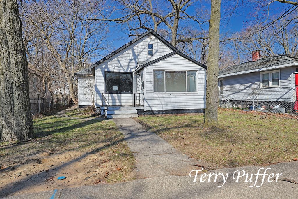 Photo of 2913 Howden Street, Muskegon, MI 49444 (MLS # 26015094)