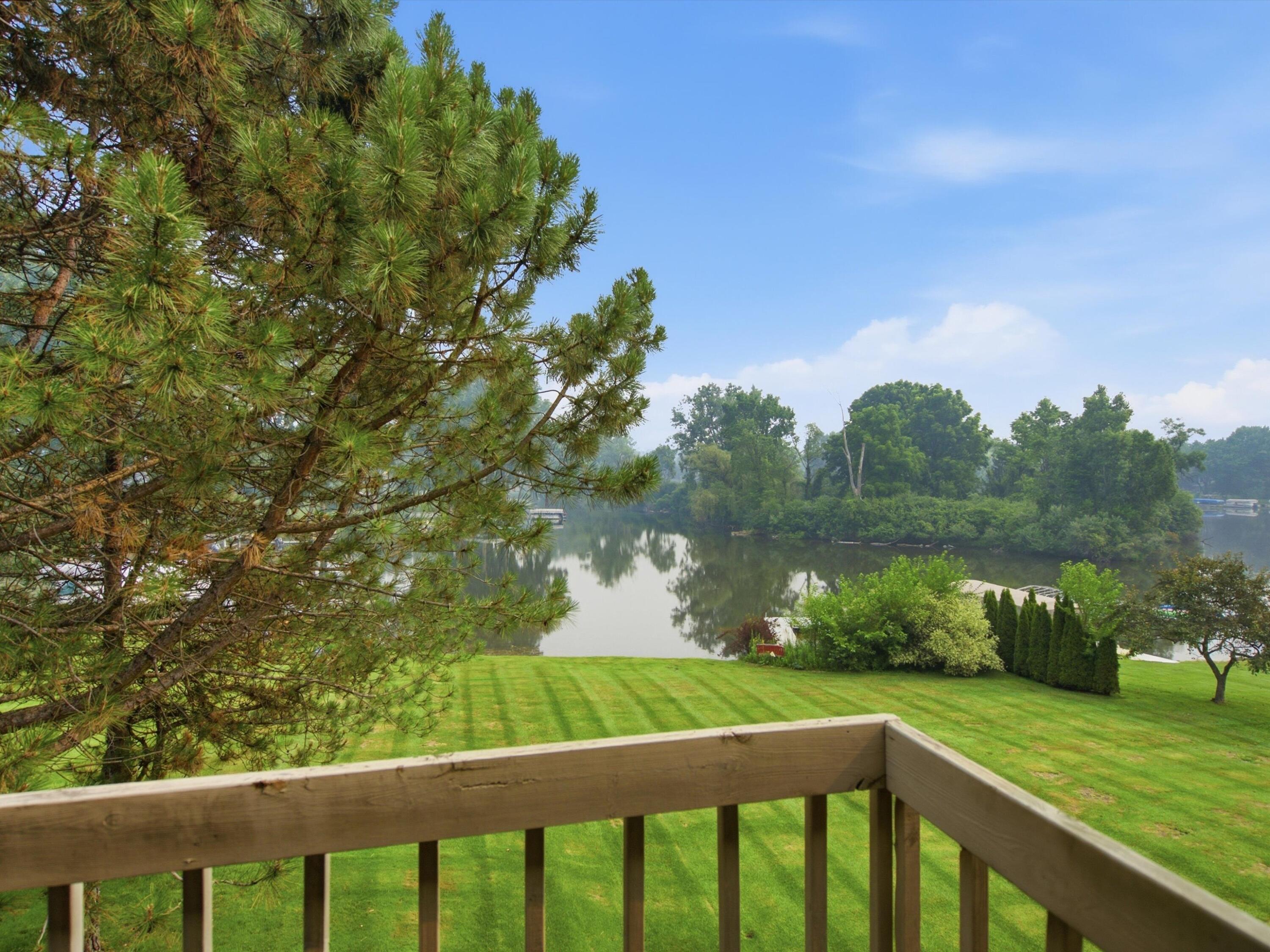 3926 Lakes Edge Drive