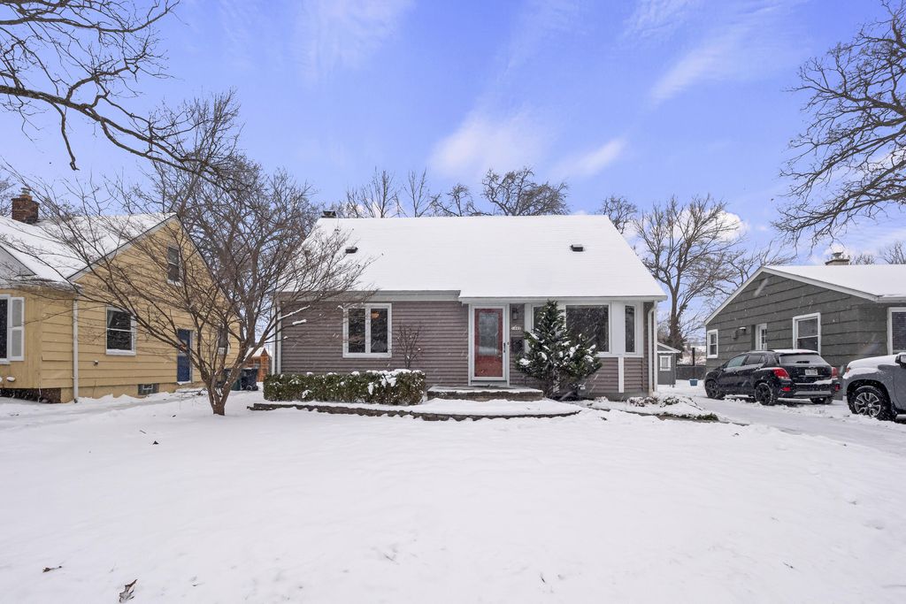Photo of 1002 Catalpa Drive, Royal Oak, MI 48067 (MLS # 26002194)
