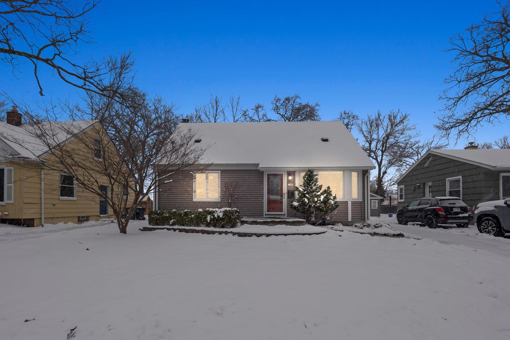 Photo of 1002 Catalpa Drive, Royal Oak, MI 48067 (MLS # 26002194)