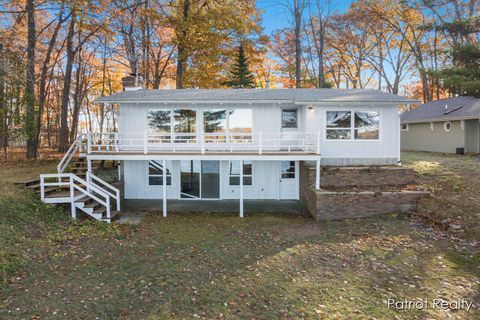 Photo of 8995 Deer Point Drive, Newaygo, MI 49337 (MLS # 26013820)