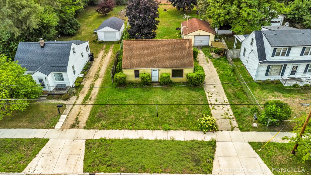 Photo of 348 Ridgewood Street SE, Grand Rapids, MI 49548 (MLS # 26043050)