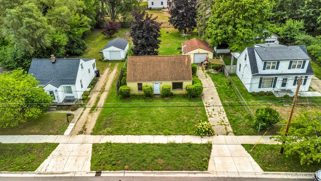 Photo of 348 Ridgewood Street SE, Grand Rapids, MI 49548 (MLS # 26043050)