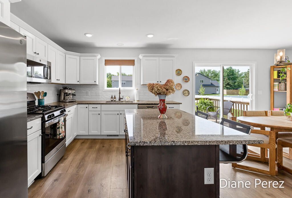 Photo of 1624 Harding Street, Holland, MI 49423 (MLS # 26025178)