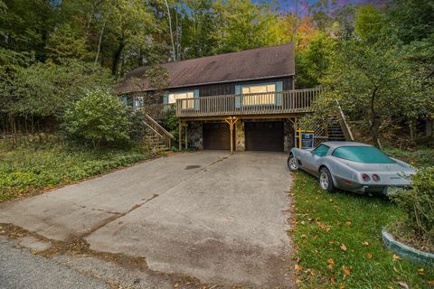 Photo of 4504 N Lakeshore Drive, Ludington, MI 49431 (MLS # 25053306)