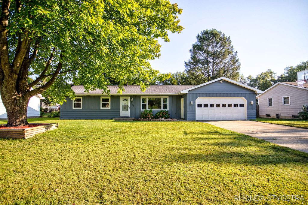 Photo of 575 Pineview Drive, Holland, MI 49424 (MLS # 25048135)