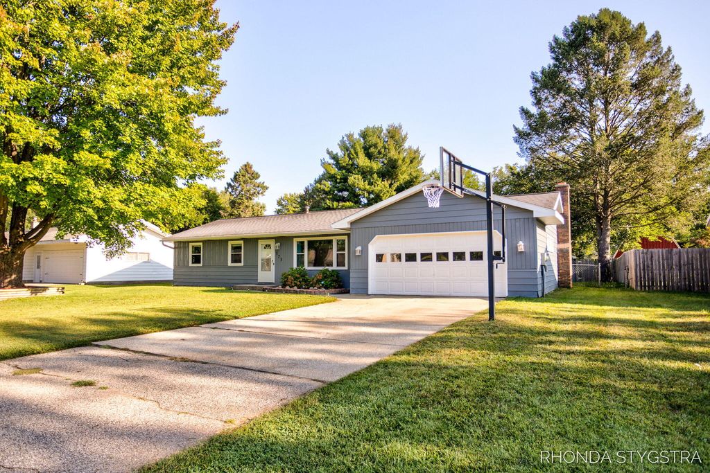 Photo of 575 Pineview Drive, Holland, MI 49424 (MLS # 25048135)
