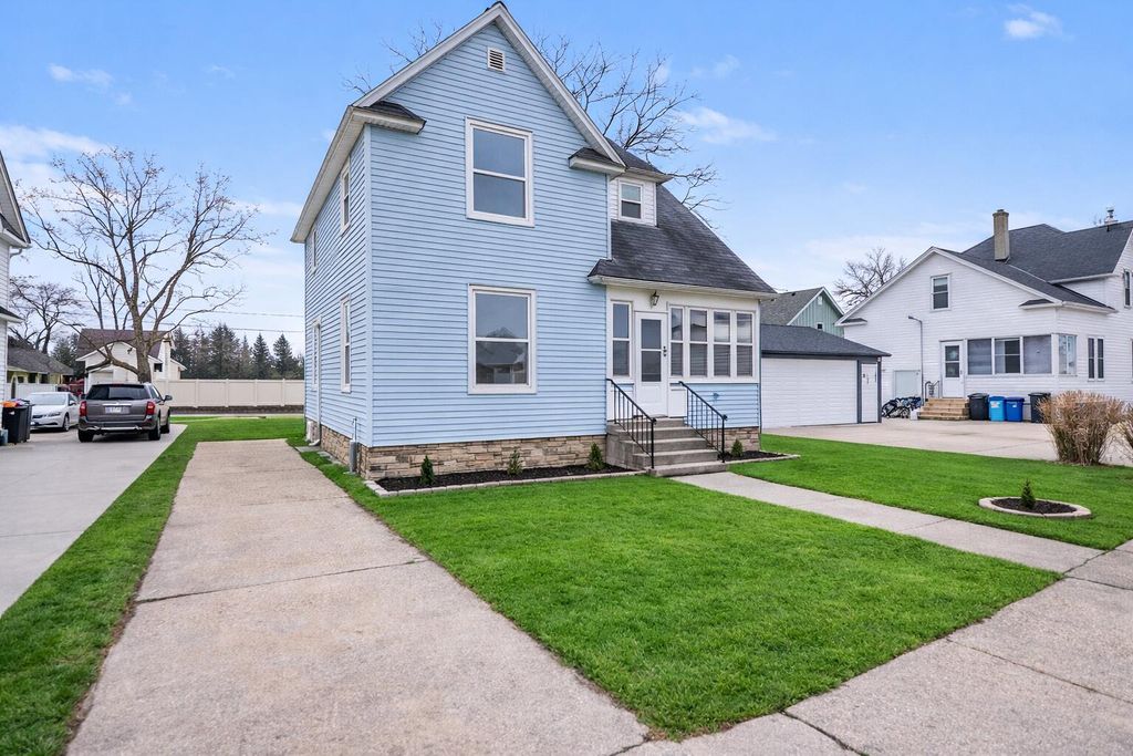 Photo of 12 E 19th Street, Holland, MI 49423 (MLS # 26011036)