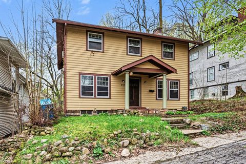 Photo of 915 Walwood Place, Kalamazoo, MI 49007 (MLS # 26016639)