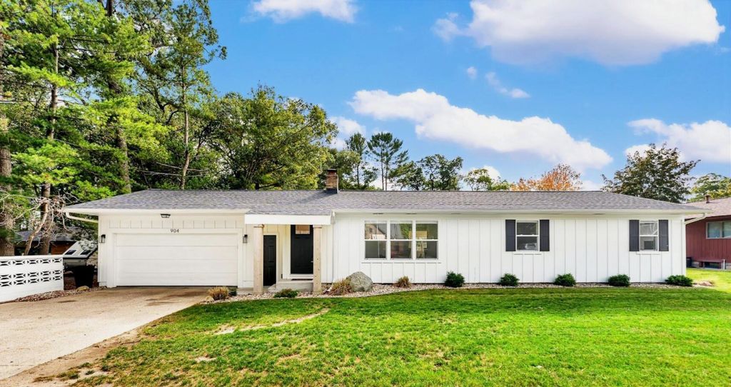 Photo of 904 E Savidge Street, Spring Lake, MI 49456 (MLS # 25053118)