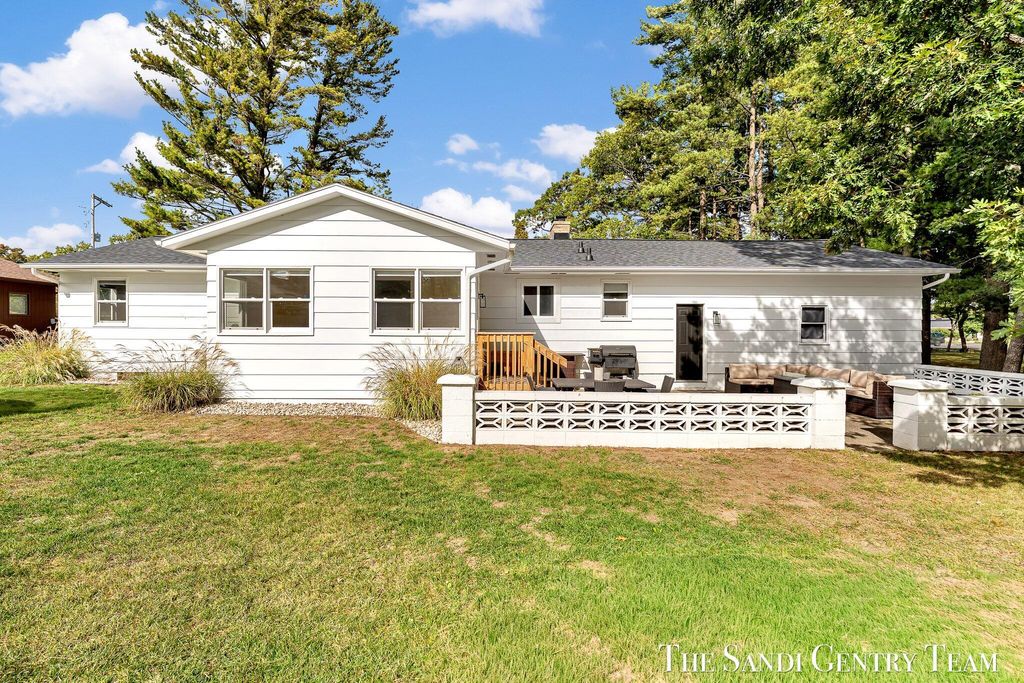Photo of 904 E Savidge Street, Spring Lake, MI 49456 (MLS # 25053118)