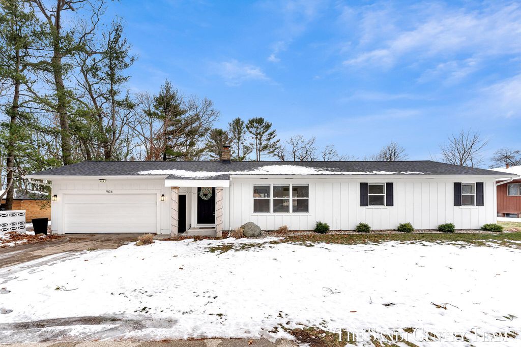 Photo of 904 E Savidge Street, Spring Lake, MI 49456 (MLS # 25053118)