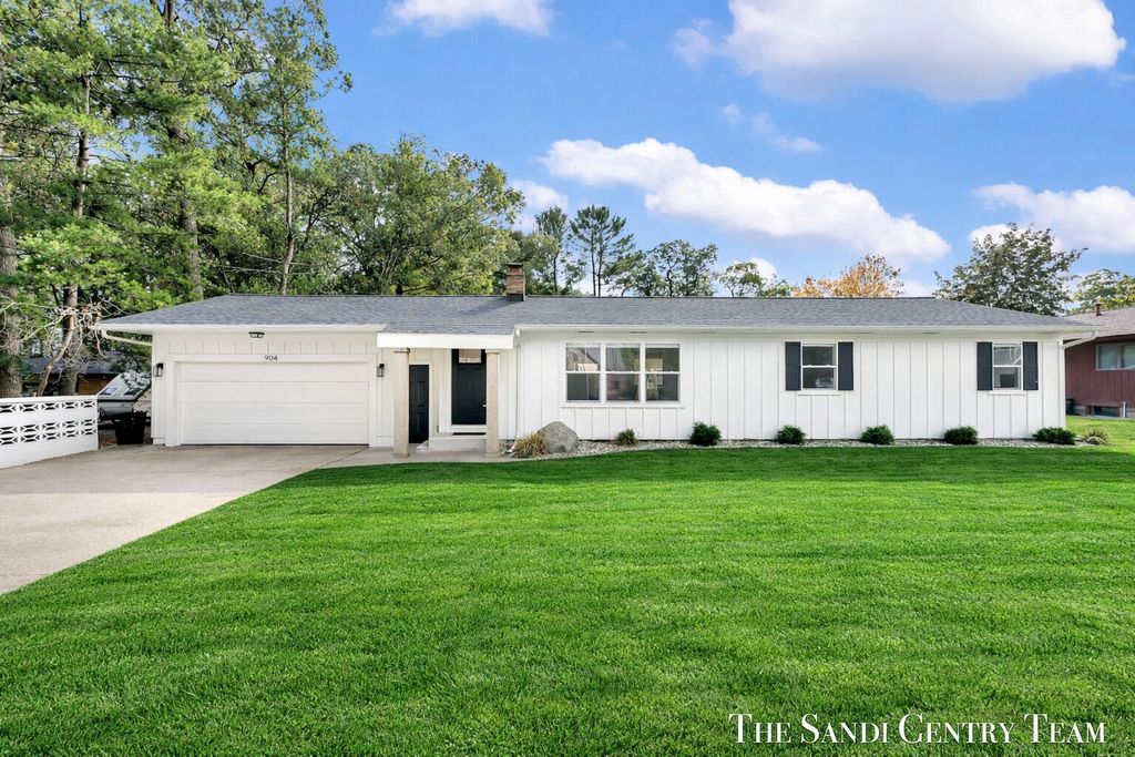 Photo of 904 E Savidge Street, Spring Lake, MI 49456 (MLS # 25053118)