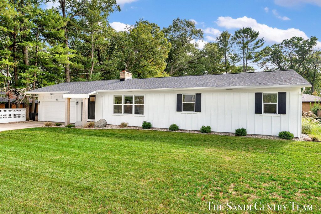 Photo of 904 E Savidge Street, Spring Lake, MI 49456 (MLS # 25053118)