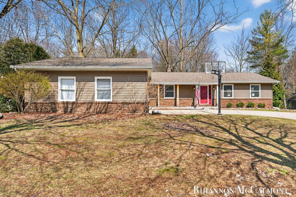 Photo of 16151 Terrace Road, Spring Lake, MI 49456 (MLS # 26010780)