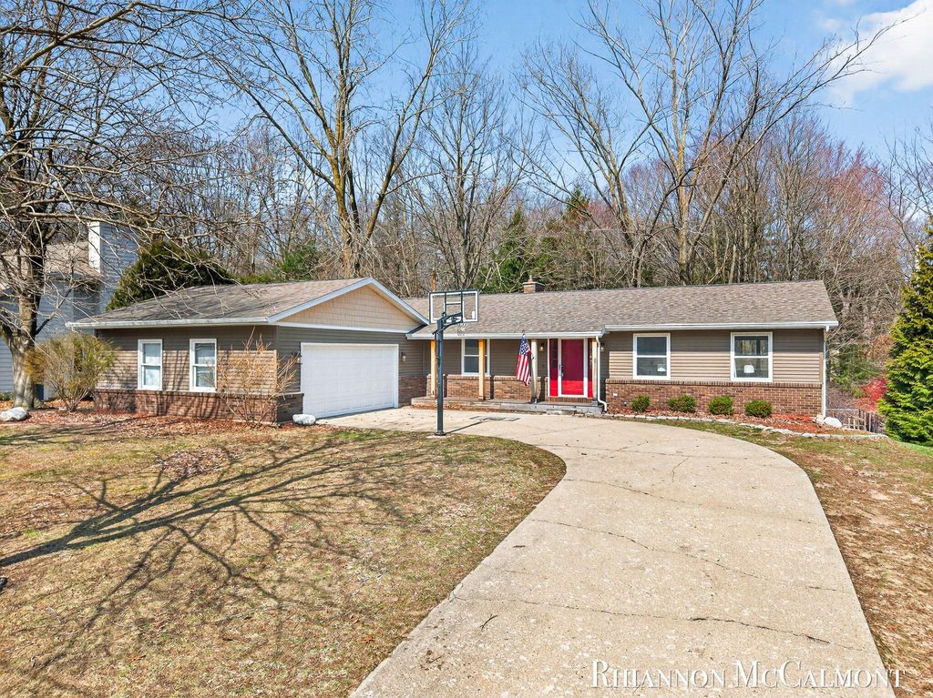 Photo of 16151 Terrace Road, Spring Lake, MI 49456 (MLS # 26010780)