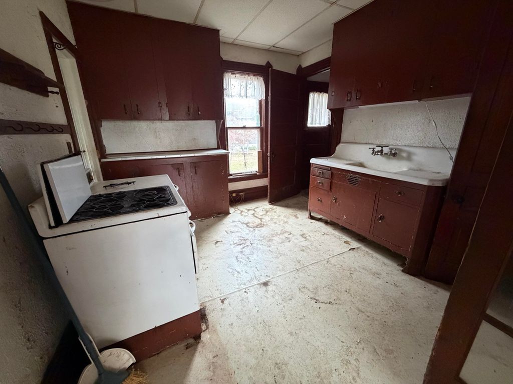 Photo of 102 Pine Street, Paw Paw, MI 49079 (MLS # 25056352)