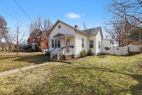 Photo of 411 5th Street, Manistee, MI 49660 (MLS # 26013186)