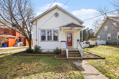 Photo of 411 5th Street, Manistee, MI 49660 (MLS # 26013186)