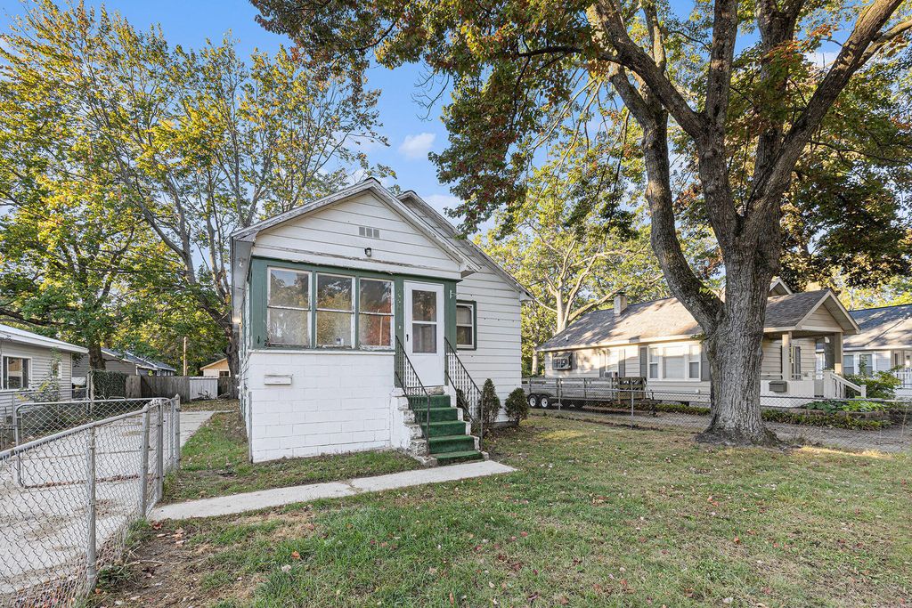 Photo of 2559 Letart Avenue, Muskegon, MI 49441 (MLS # 25052390)