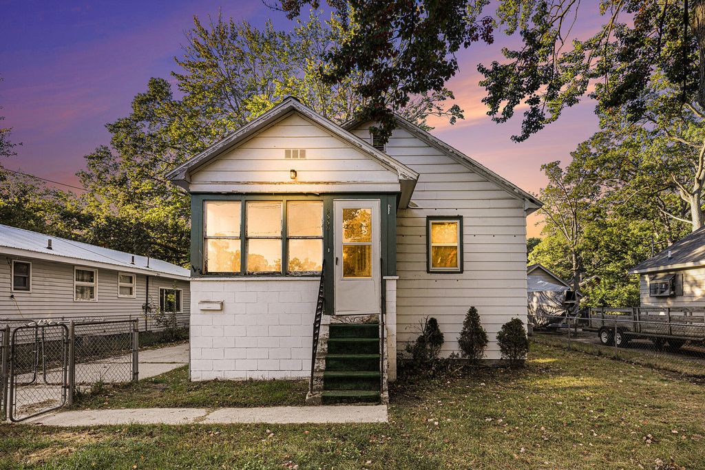 Photo of 2559 Letart Avenue, Muskegon, MI 49441 (MLS # 25052390)