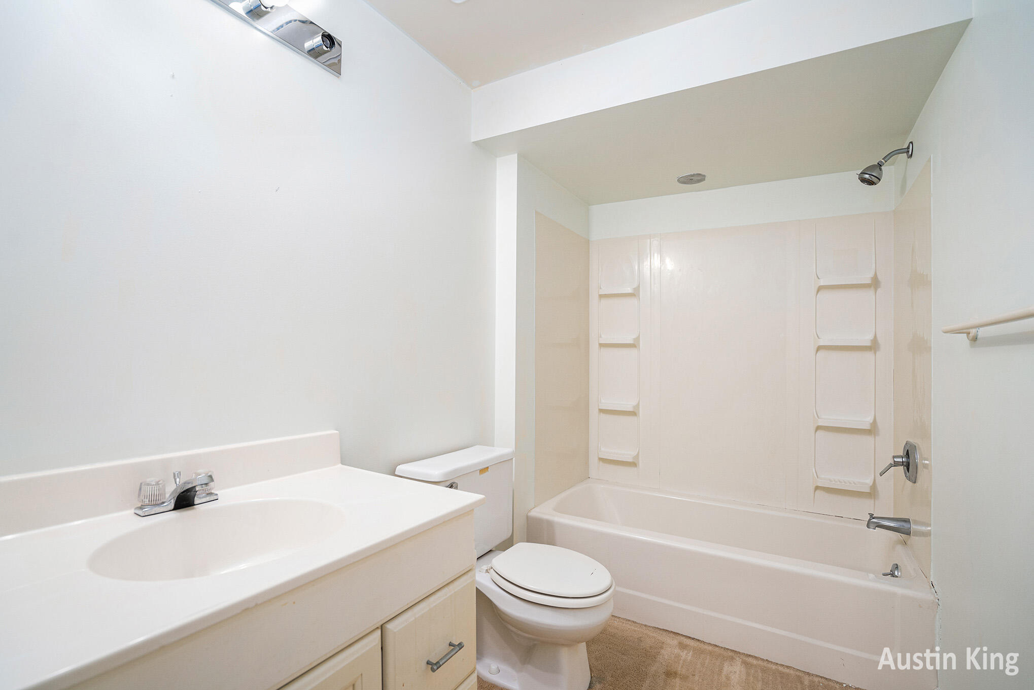 Grand Rapids, Michigan 49508, United States, 3 Bedrooms Bedrooms, ,3 BathroomsBathrooms,Residential,Pending,187465