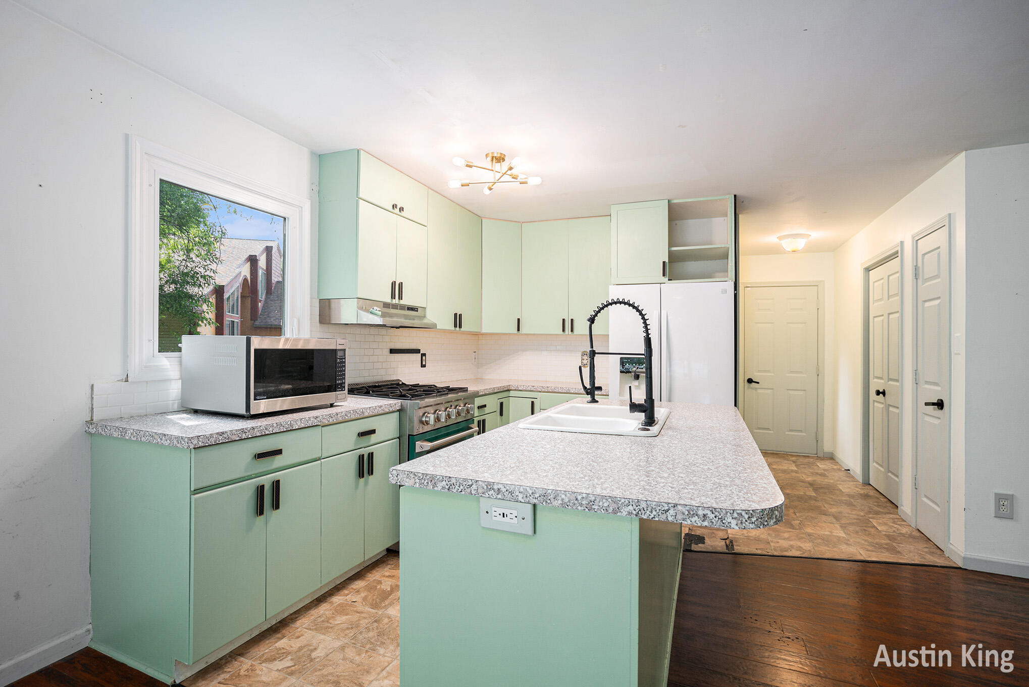 Grand Rapids, Michigan 49508, United States, 3 Bedrooms Bedrooms, ,3 BathroomsBathrooms,Residential,Pending,187465