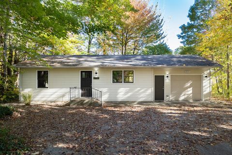 Photo of 17751 Blue Star Highway, South Haven, MI 49090 (MLS # 26019524)