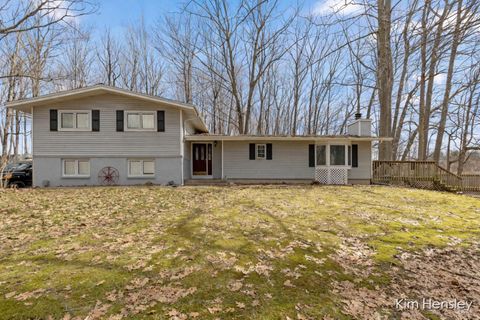 Photo of 14280 Edgerton Avenue NE, Cedar Springs, MI 49319 (MLS # 26009689)