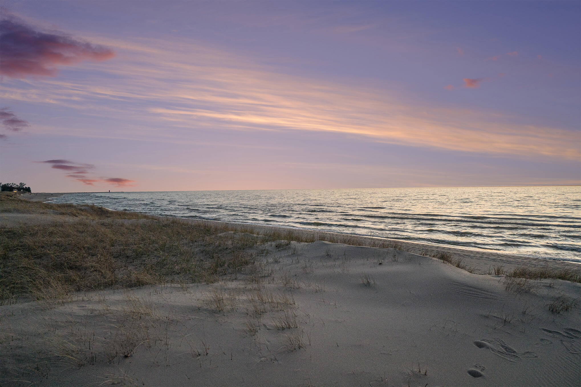 South Haven, Michigan 49090, United States, 5 Bedrooms Bedrooms, ,7 BathroomsBathrooms,Residential,Active,61642