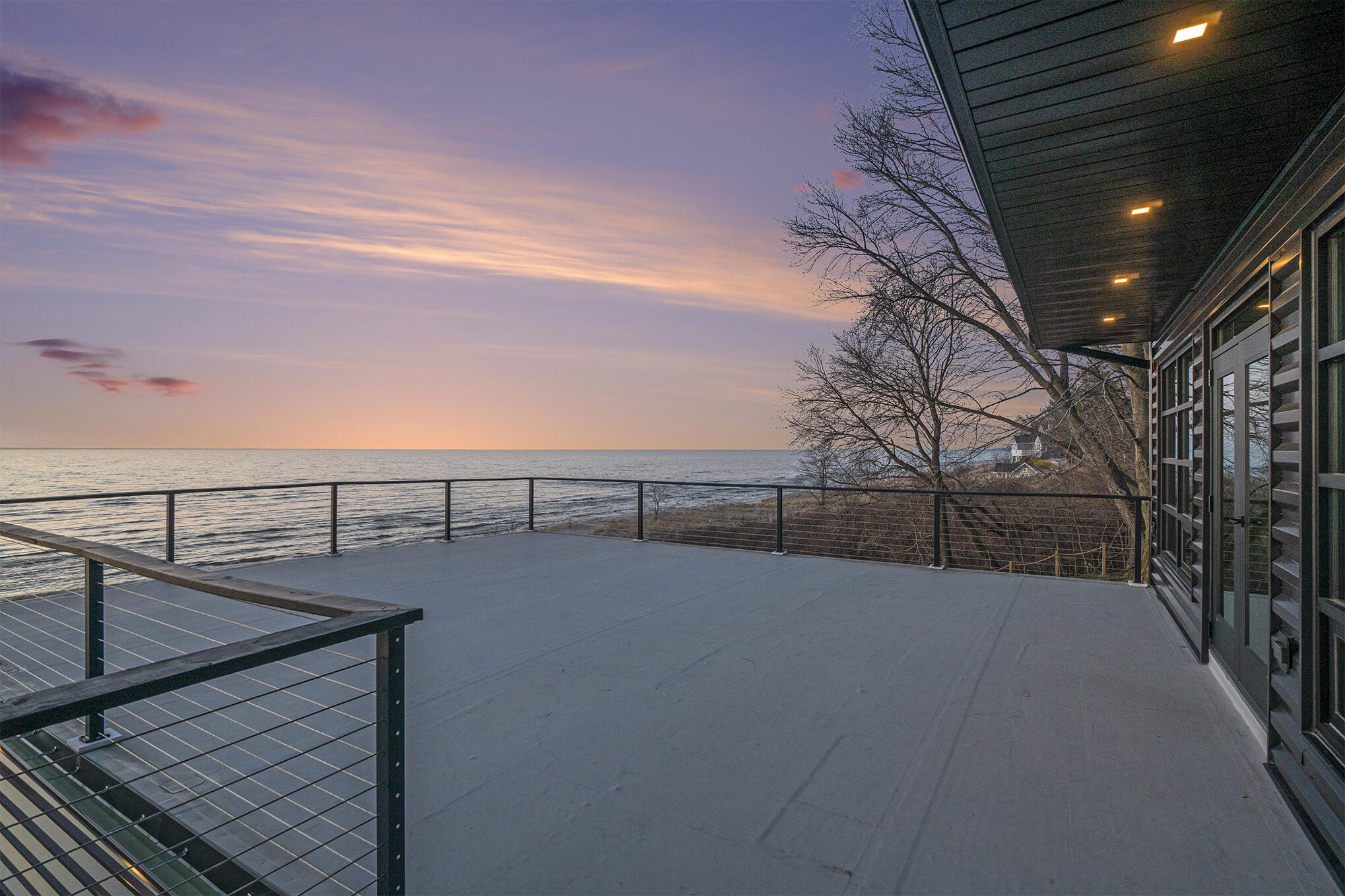 South Haven, Michigan 49090, United States, 5 Bedrooms Bedrooms, ,7 BathroomsBathrooms,Residential,Active,61642