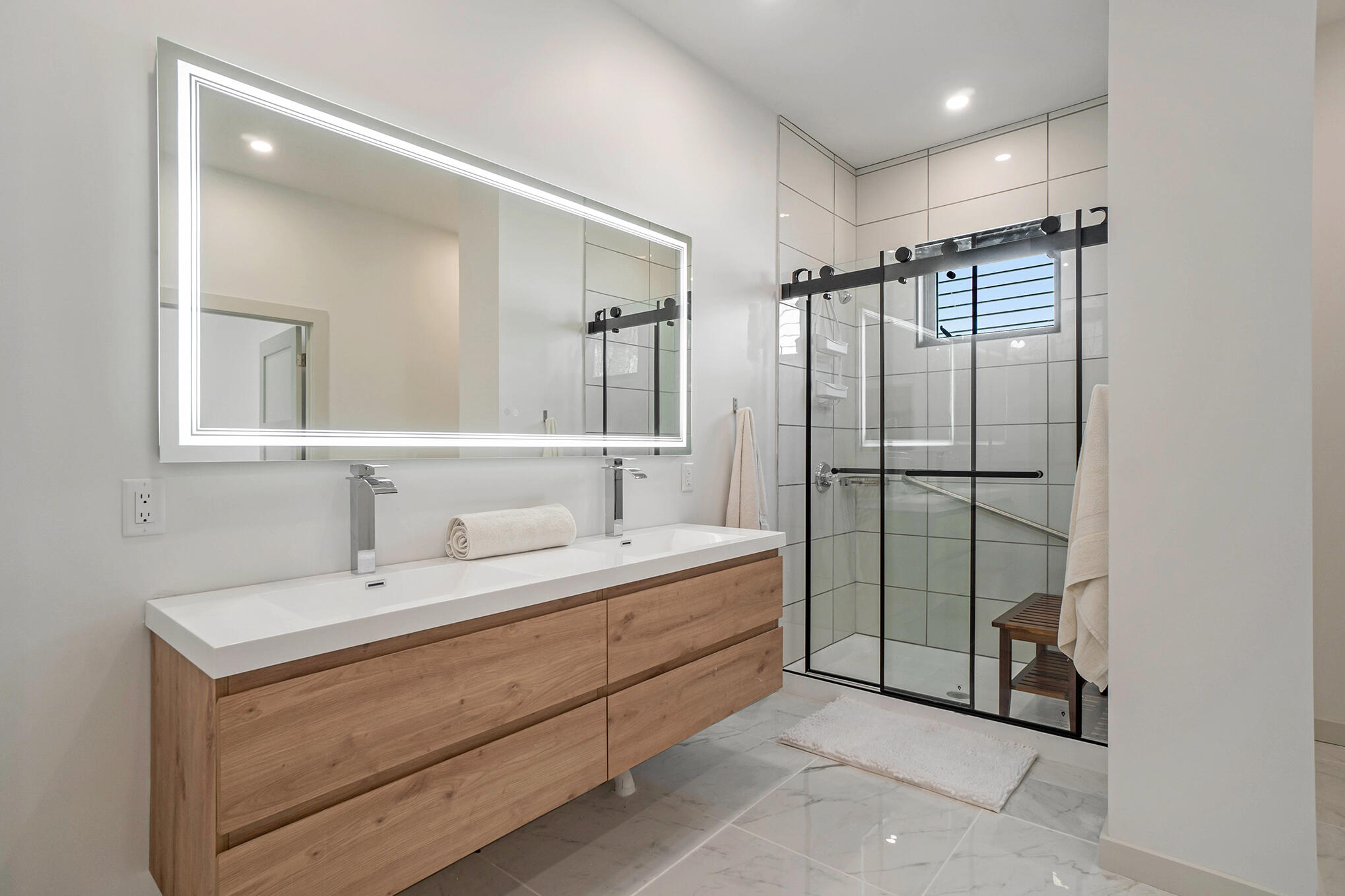 South Haven, Michigan 49090, United States, 5 Bedrooms Bedrooms, ,7 BathroomsBathrooms,Residential,Active,61642