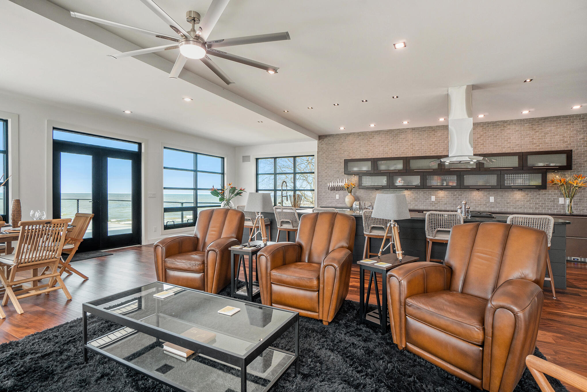 South Haven, Michigan 49090, United States, 5 Bedrooms Bedrooms, ,7 BathroomsBathrooms,Residential,Active,61642