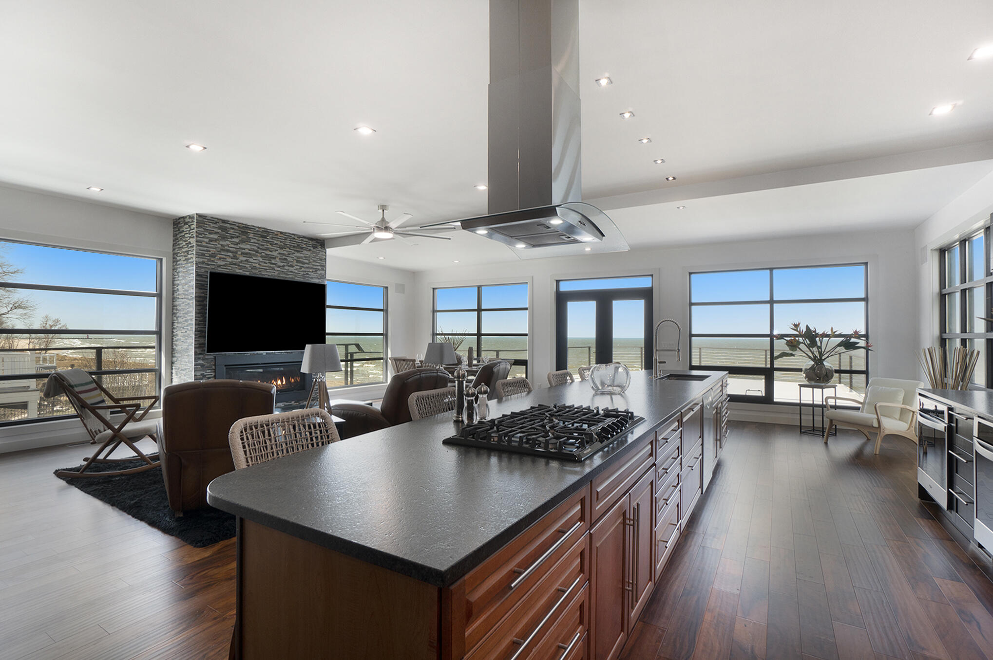 South Haven, Michigan 49090, United States, 5 Bedrooms Bedrooms, ,7 BathroomsBathrooms,Residential,Active,61642